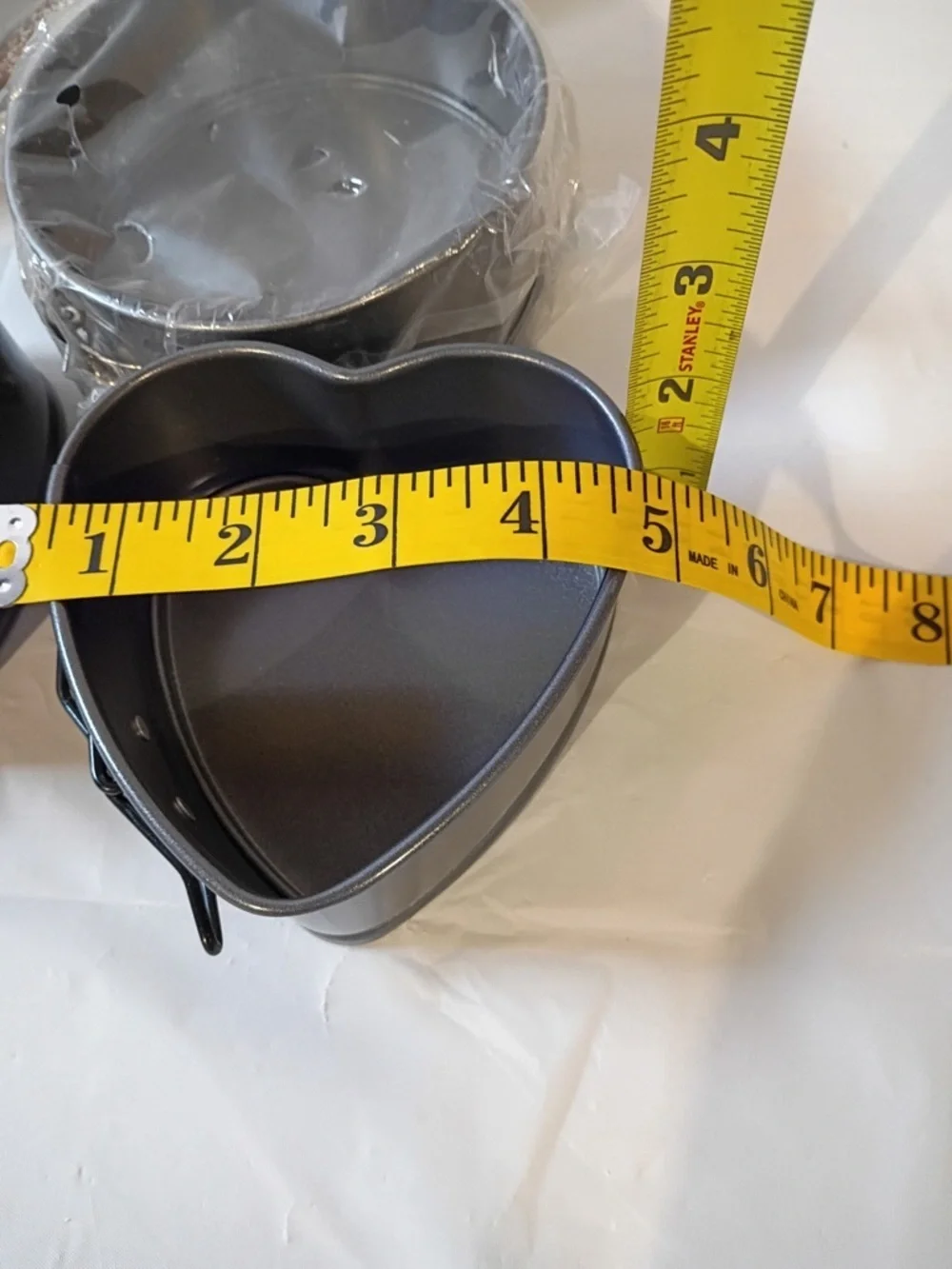 Non-Brand Heart & Round Springform Cake Pans Set in Dark Gray - 2-Pack